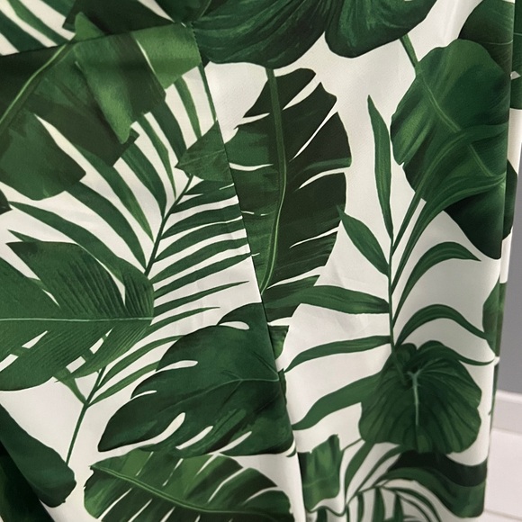 Alice + Olivia Green Leaf Print Pants - Picture 2 of 3